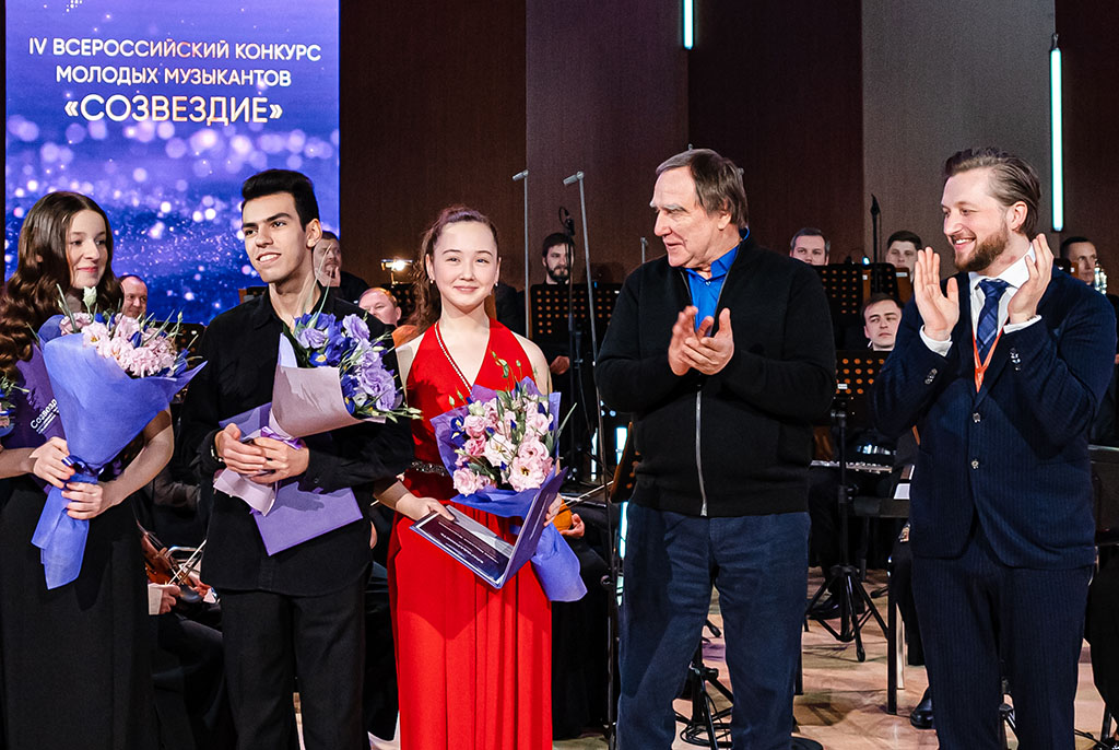 Артур Кришчян (второй слева) на IV Всероссийском конкурсе молодых музыкантов «Созвездие»