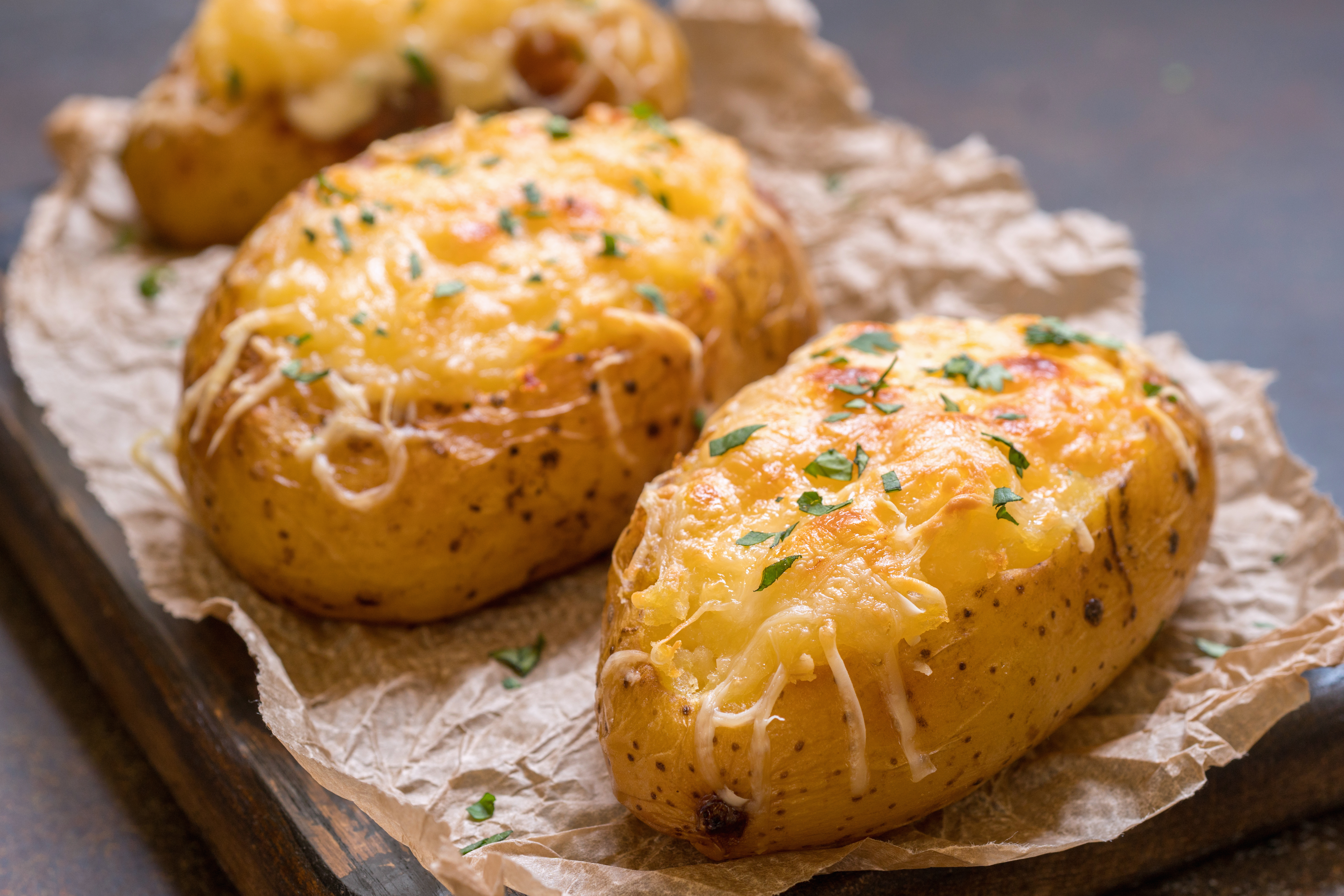 запеченный картофель с сыром