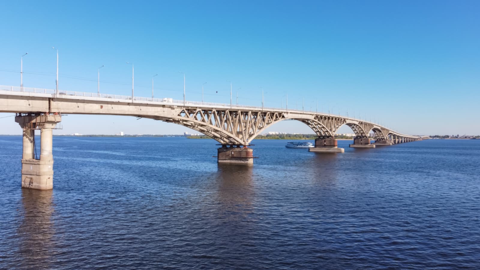 Саратовский мост через реку Волгу