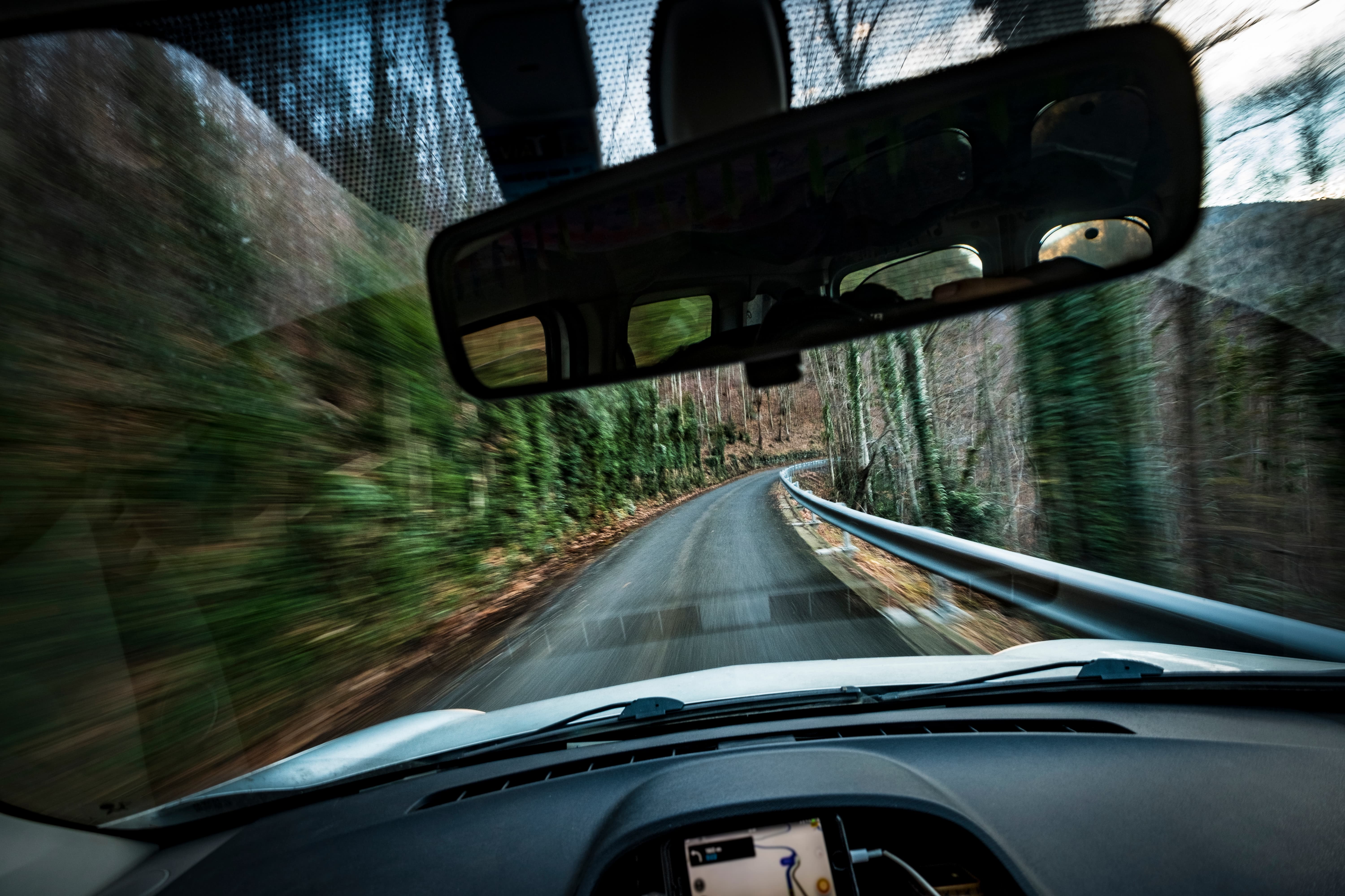 фритты - черные точки на стекле автомобиля