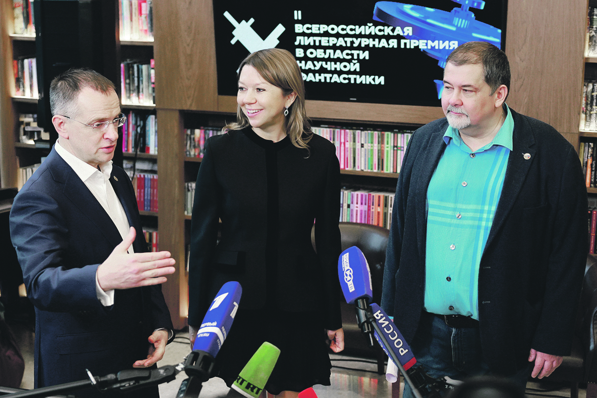 Владимир Мединский, Наталья Виртуозова и Сергей Лукьяненко
в Книжной лавке писателей на Кузнецком Мосту