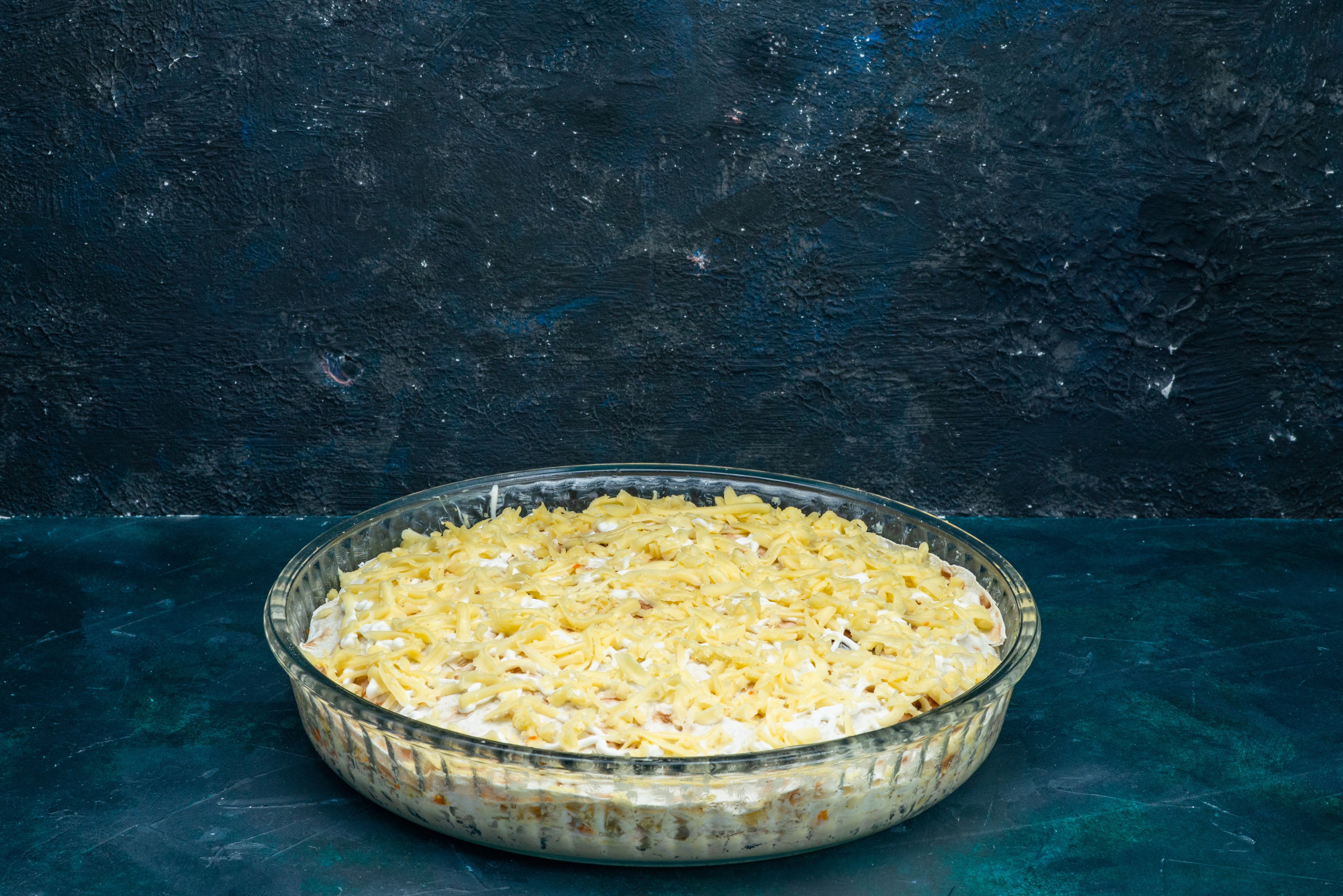 Салат с курицей, домашним майонезом и, маринованным луком