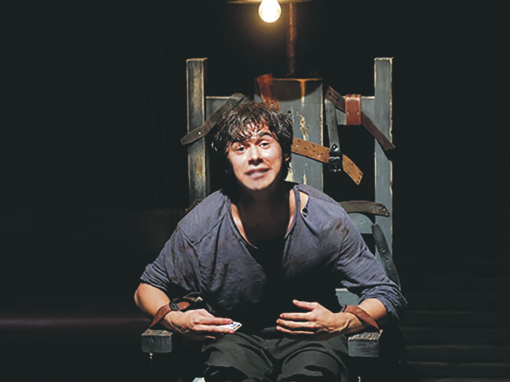 Сцена из спектакля