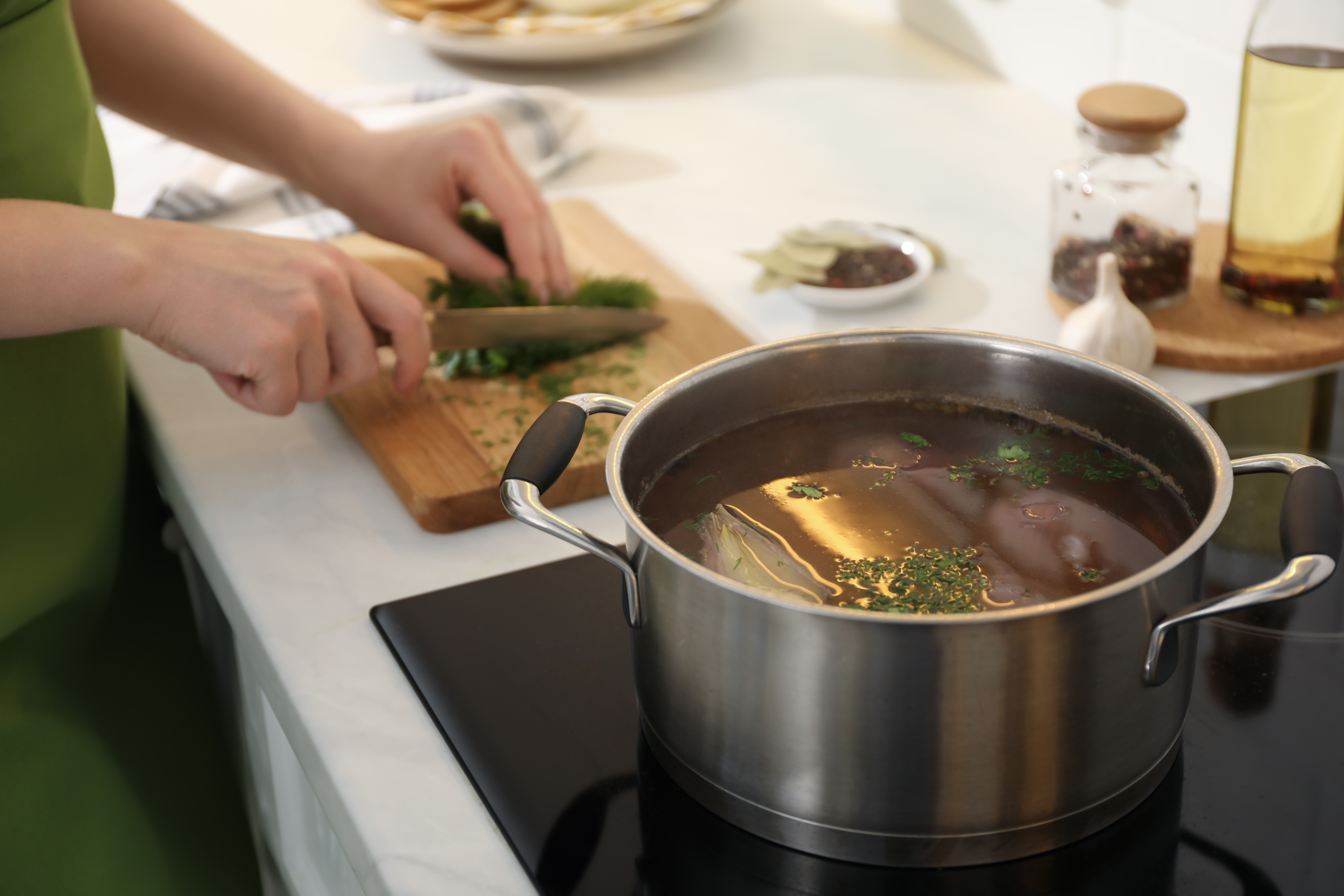 варка мяса в кастрюле