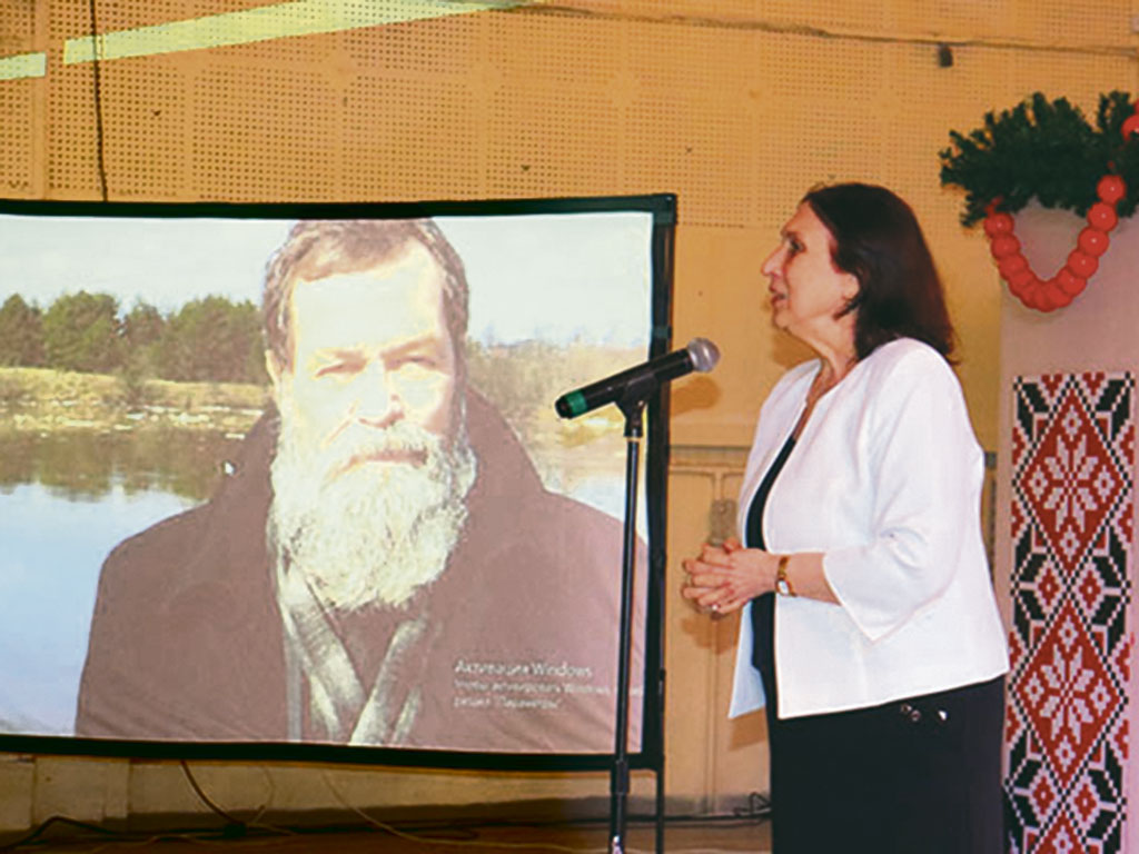 Выступает Марина Коняева