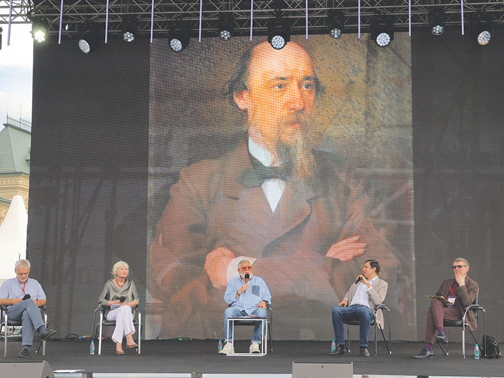 Алексей Варламов, Олеся Николаева, Игорь Волгин, Сергей Шаргунов и Дмитрий Бак на круглом столе «Игра в бисер»