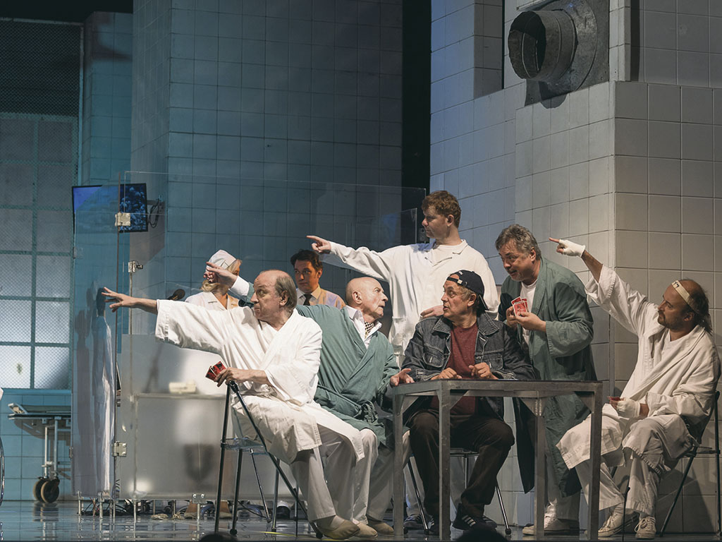 Сцена из спектакля