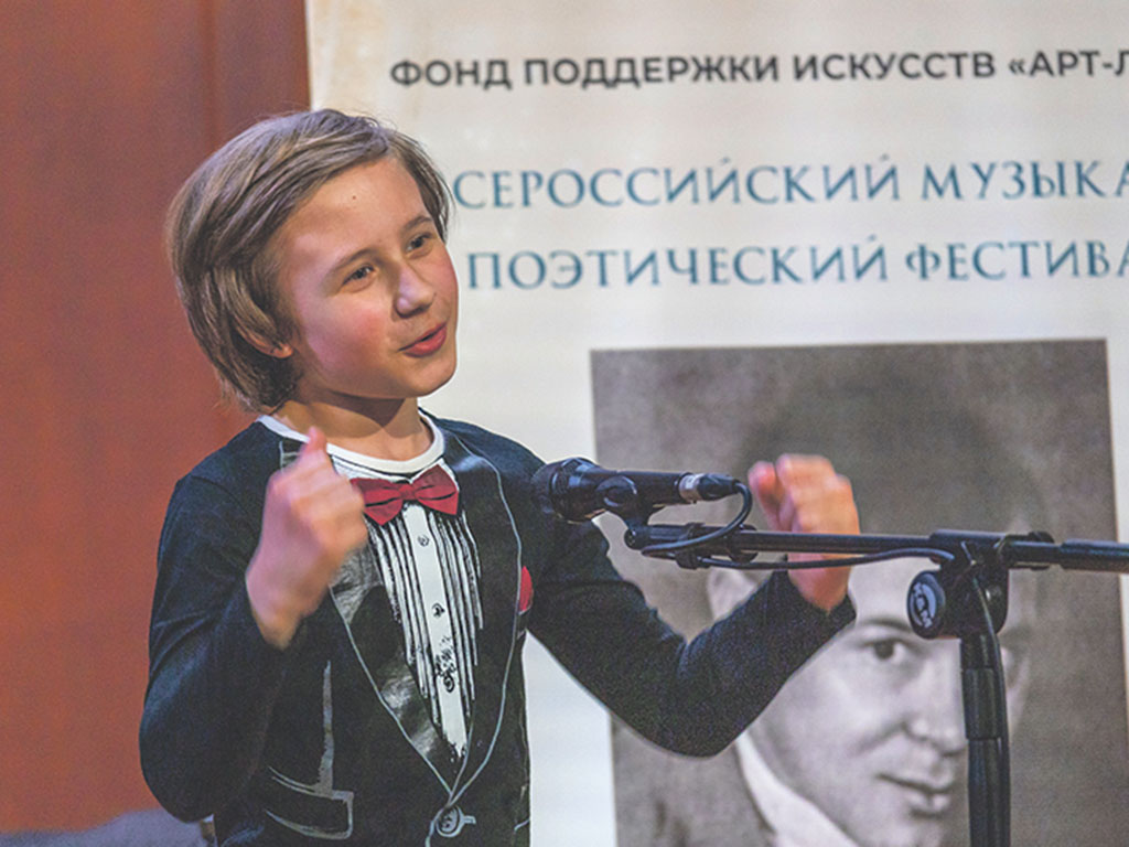 Выступает Серафим Саломатников