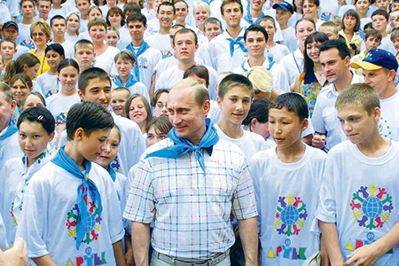 Президент России Владимир Путин в Артеке 2001 год.jpg