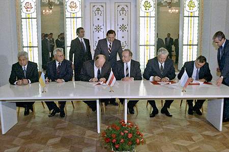 RIAN_archive_848095_Signing_the_Agreement_to_eliminate_the_USSR_and_establish_the_Commonwealth_of_Independent_States.jpg