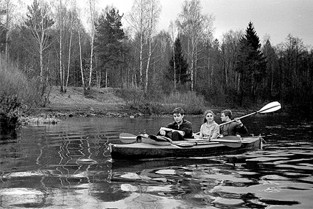 Байдарочный поход 1964-го.Первый слева — В. Енишерлов. Фото А. Потресова