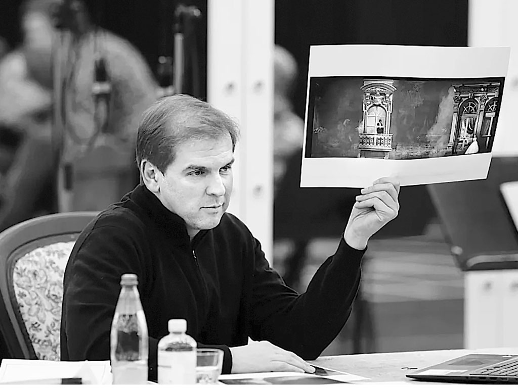 Сергей Новиков на обсуждении будущего спектакля