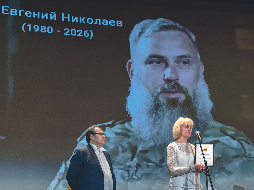 Награду погибшего на СВО Евгения Николаева, автора книги «Моя Новороссия. Записки добровольца», получила его жена Екатерина