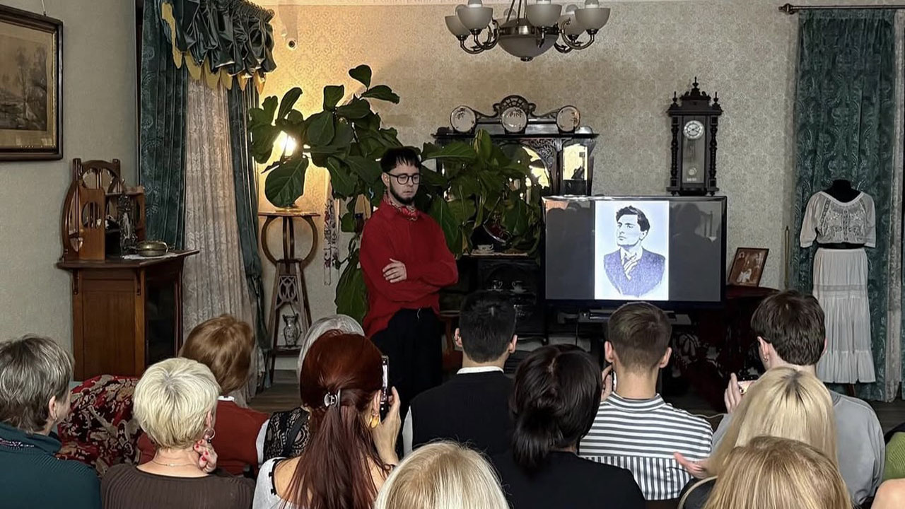 Павел Власенко в музее-галерее «Особнякъ»