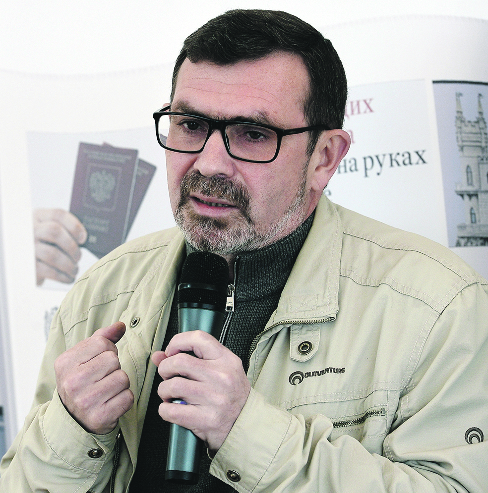 3122434 05.06.2017 Автор Павел Басинский на презентации своей книги 