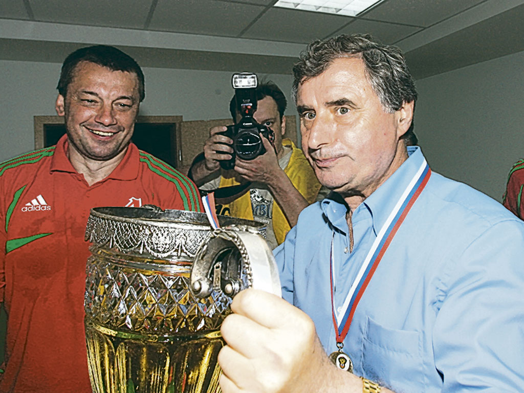 2007 год. Шампанское для победителей. «Локомотив» под руководством А. Бышовца выиграл Кубок России по футболу