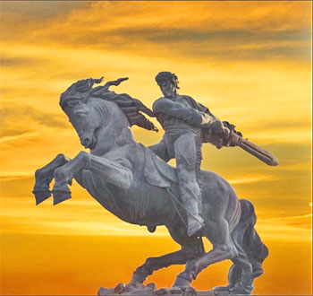 Памятник «Национальной Самобытности». Давид Сасунский (1959 г.), герой национального эпоса, поражающий врага. Cобирательный образ армянского народа, народа-труженика, порабощённого, но не смирившегося, восстающего и побеждающего. Это мифическая душа армян