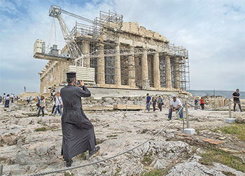 Не исключено, что с молотка пойдёт даже храм Парфенон на афинском Акрополе