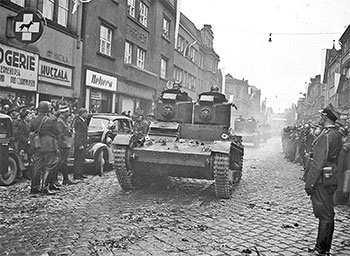 Оккупация Чехословакии: польские танки входят в город Чески-Тешин (1938 г.)