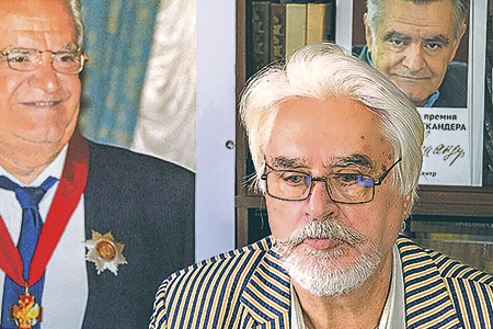 Борис Евсеев