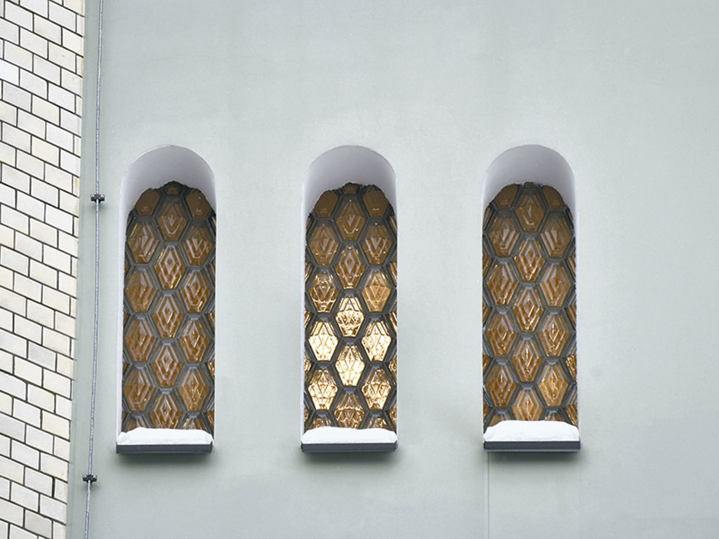 Фрагмент воссозданных стеклоблоков