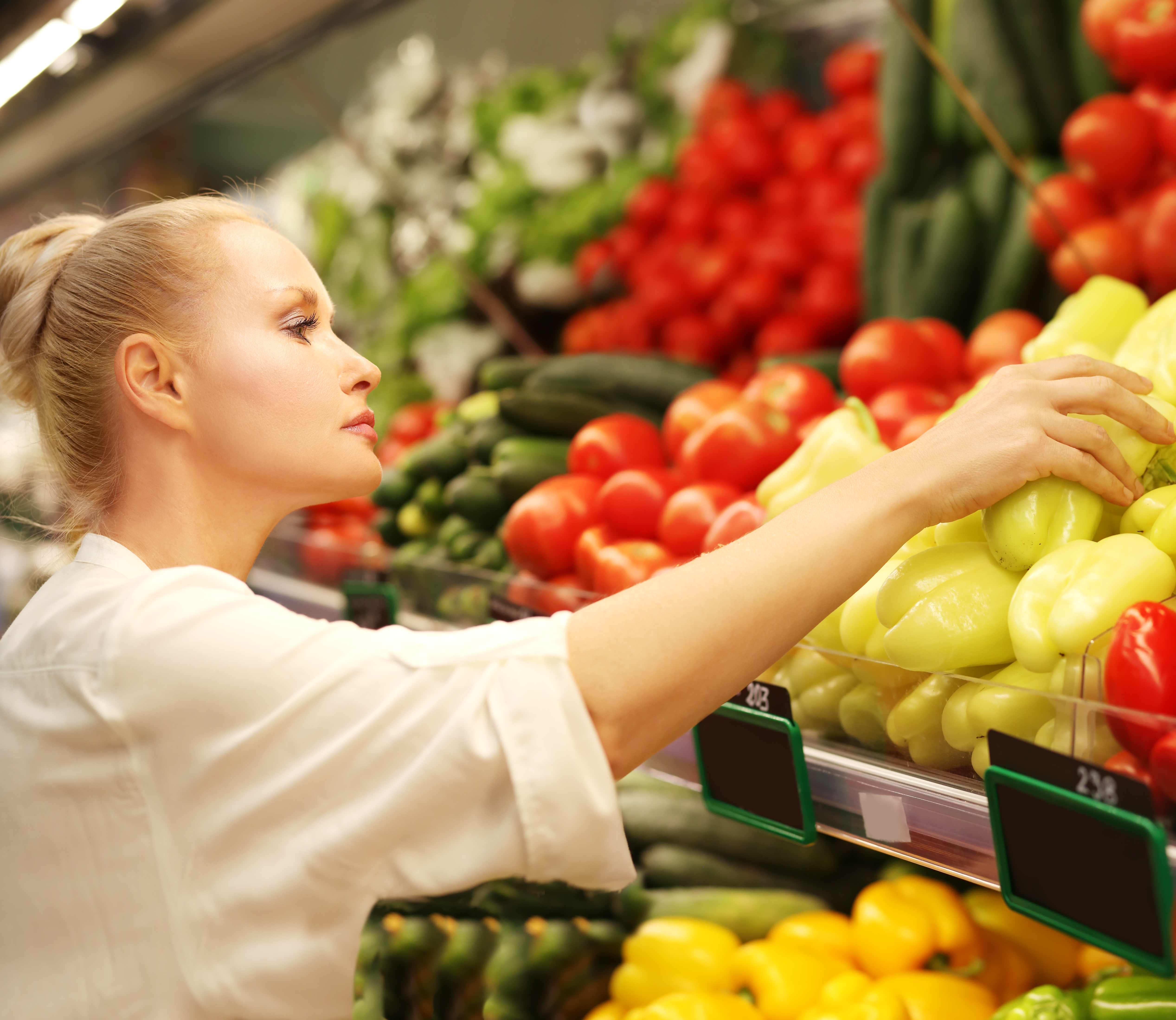 покупка продуктов в магазине