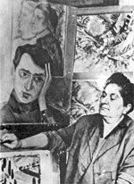 Художница Регина Казарян пишет портрет Чаренца.