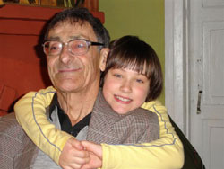С внучкой Верой   фото: Лариса ГАЧЕВА