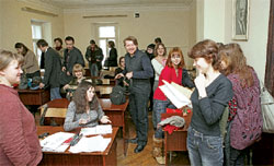 Студенты Литинститута пока не озабочены вступлением в творческие союзы;  Фёдор ЕВГЕНЬЕВ