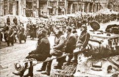 Берлин. 2 мая 1945-го. Тысячи пленных…;  Анатолий МОРОЗОВ