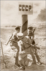 Один из пограничных столбов на советско-румынской границе в 1944 г. восстановили сержант Н. Щепкин, рядовые А. Пономарёв и Н. Поляков