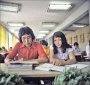 Студенты в читальном зале городской библиотеки в Якутске;   РИА «Новости»