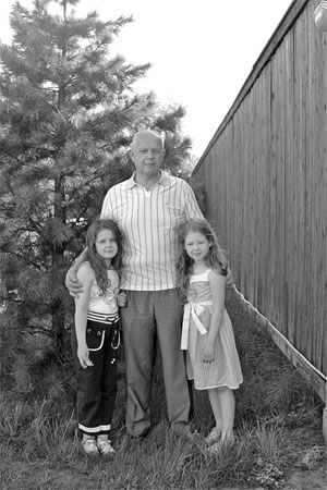 Ректор МАМАРМЕН, академик А.Г. Лобко с дочерьми Софией (справа) и Анастасией. 