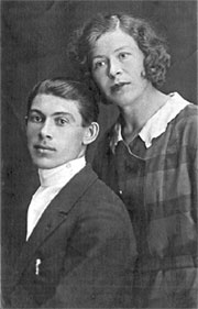 ...и с супругой Анной Петровной  фото:1933 год. Публикуется впервые