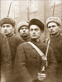 Бойцы рабочего батальона. Москва, 1941 год;  Александр УСТИНОВ