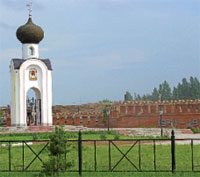 Мемориал памяти советским воинам – кресты, часовня и Кремлёвская стена – символ Москвы, которую они защитили