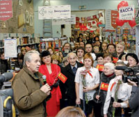 Актёр Евгений Стеблов поздравляет всех с юбилеем любимого магазина, ведь его дядя был первым директором «Москвы»