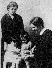 Михаил Винокуров с супругой Анастасией Семёновной с детьми Георгием и Еленой