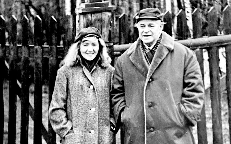 Юлия Друнина с Алексеем Каплером на даче. Фото (предположительно) весна 1979 года. Фото: ИЗ ЛИЧНОГО АРХИВА