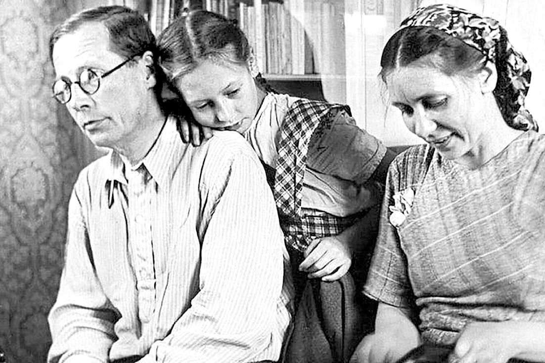 Николай Заболоцкий с женой Екатериной Клыковой и дочерью Натальей