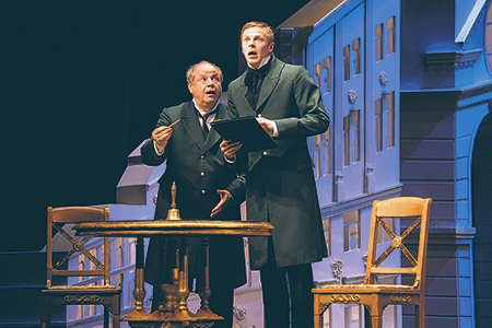 Д. Астрахан и С. Тикунов в спектакле «Доходное место»